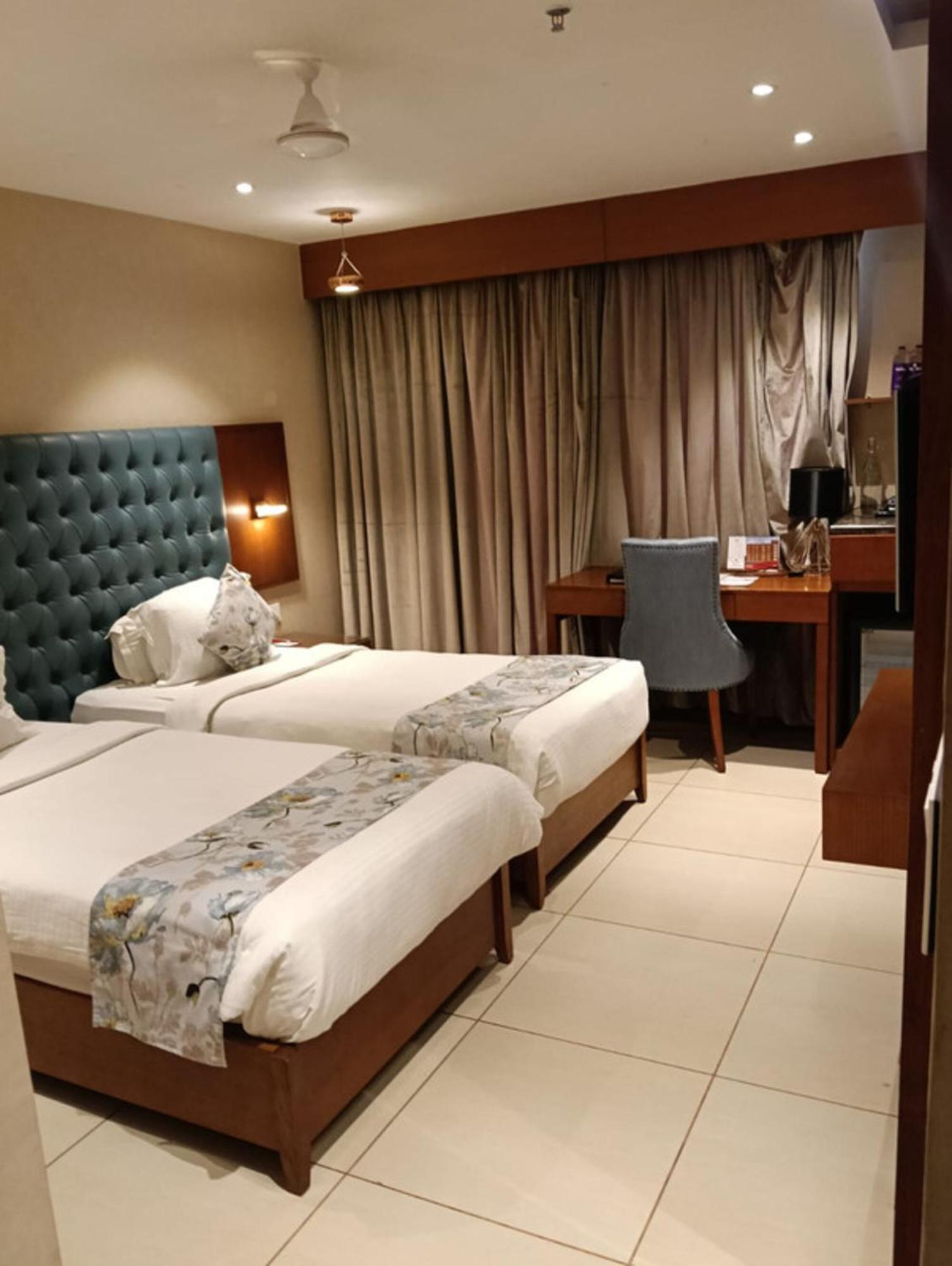 Sk Lords Inn Amhedabad Dış mekan fotoğraf